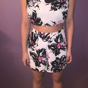 Flowy Black and White Flowered Set Medium
